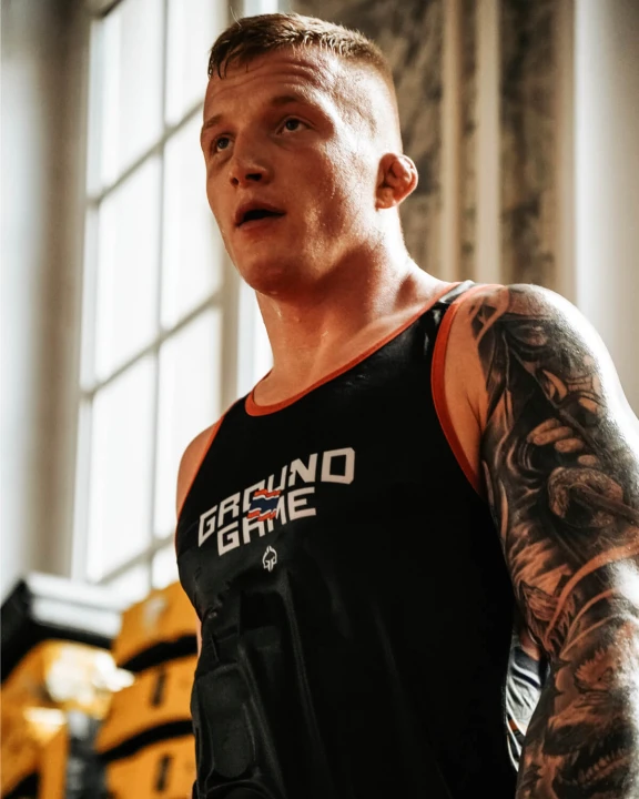 Męski tank top treningowy Ground Game Bangkok na zawodniku