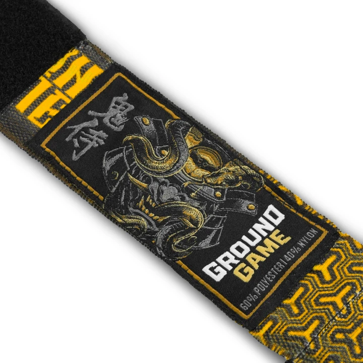 Zbliżenie na sublimowany wzór Samurai na owijkach bokserskich Ground Game 4m