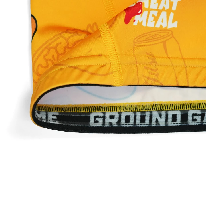 Silikonowa taśma u dołu rashguardu Ground Game zapobiegająca podwijaniu na macie