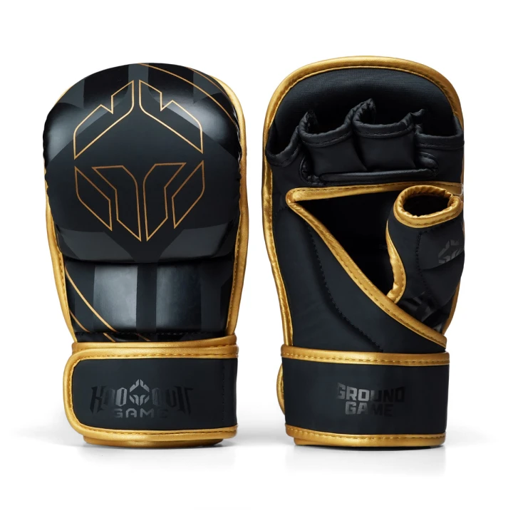 Rękawice sparingowe MMA Ground Game Logo 3.0 Gold w ujęciu z przodu i z tyłu, prezentujące piankę MultiFoam i ochronę kciuka