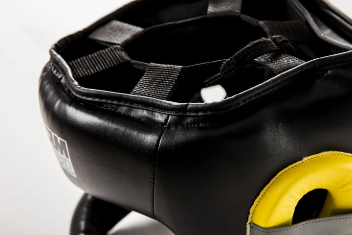 Kask bokserski StormCloud Sirocco detale sznurowania dopasowującego